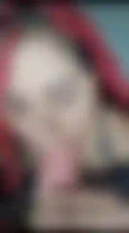 Pov chupar una gran polla es mi pasión mira como tu diosa te convierte en un cornudo mientras chupa la polla gorda de un extraño....