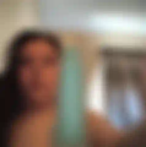 Mira mi cara mientras me acaricias a este ritmo pov.