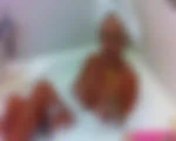 Masturbándome y squirting con juguetes en baño y ducha.