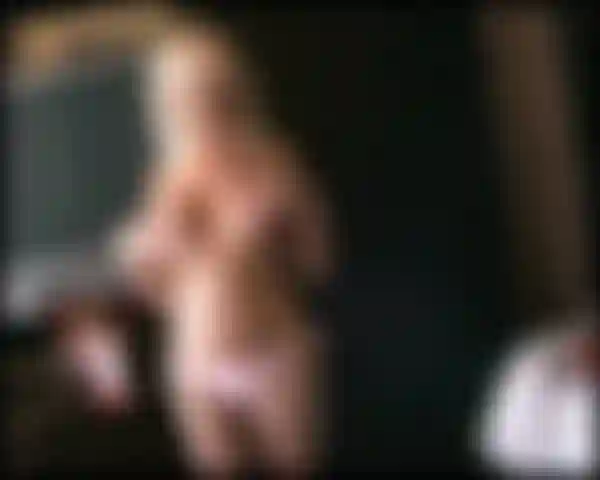 Montando mi consolador en planet hollywood.