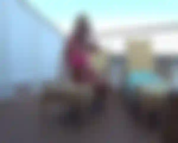 Masturbándome con vibra y dildo en un crucero.