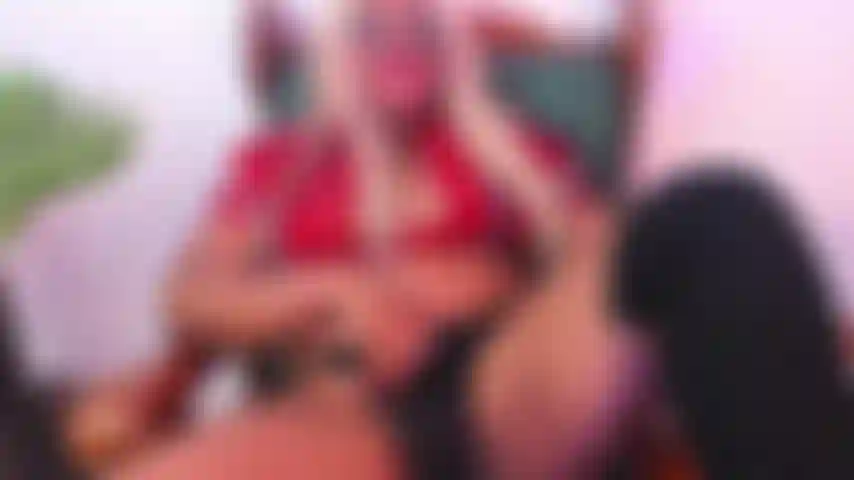 No suelo grabar cosas así… pero esta vez pensé en ti. En lo que me haces sentir, en cómo se acelera mi respiración solo imaginándote. Este video no es cualquier cosa… es mi forma de decirte “te deseo ahora”. Guárdalo. Regrésame el favor… aunque sea en tus pensamientos más sucios.