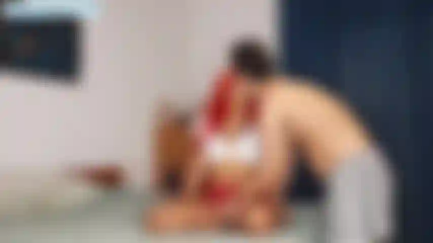 Sexo duro con palmadas en las tetas y sexo anal intenso con corrida interna.
