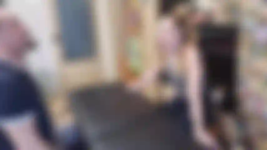 4K femdom lucha de brazos.
