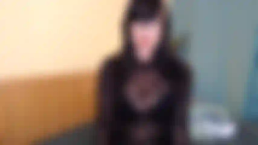 ¡Sigue acariciando! ¡Sigue corriéndote! Sé que duele, ¡sigue acariciando! ¡Vacía tu cerebro! Vacía tus bolas!