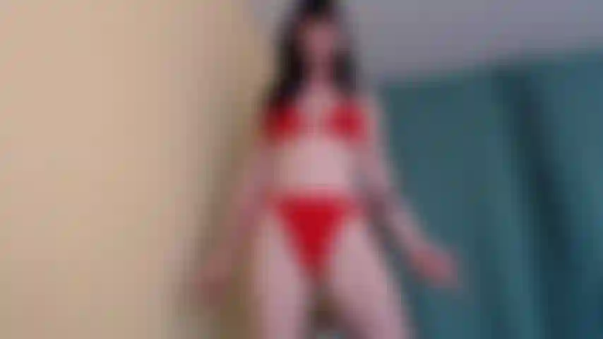 Una universitaria recién soltera quiere chupar la polla de todos, pero la tuya, ¡tu polla es tan pequeña!