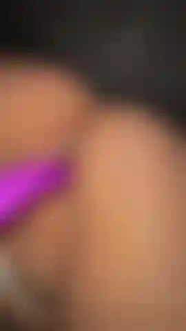 pretty pussy taking a dildo pounding