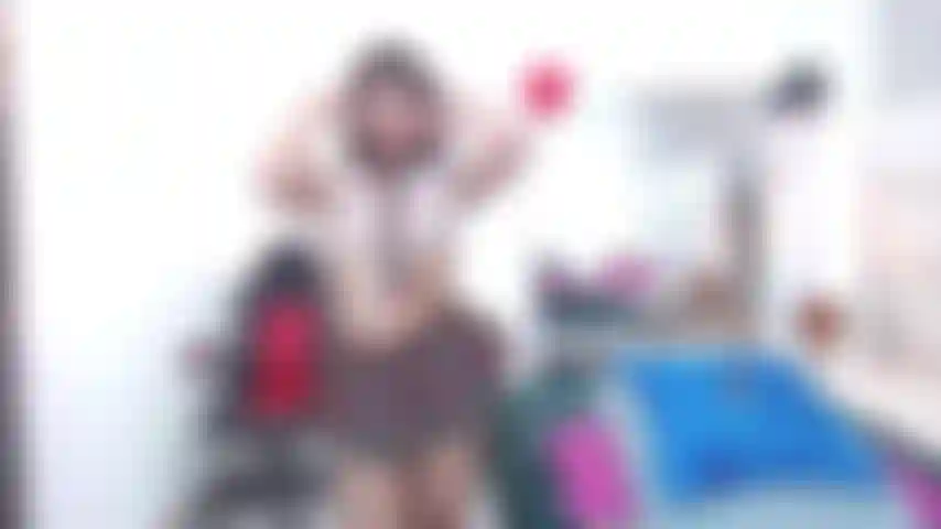 Vienes a jugar con tu bella latina.