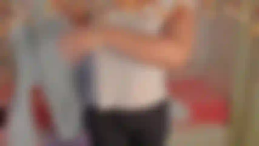 Bragas rojas, pechos y mamada - te encantan mis hermosas bragas rojas... Te encanta sentir tu polla en mi boca... Te encanta golpearla contra mi lengua... Tener tu cara contra mis pechos... ¡Y hacerte una paja con ellos!
