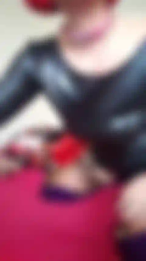 Adórame a mí y a mis botas! Joi cum como la señorita exige!