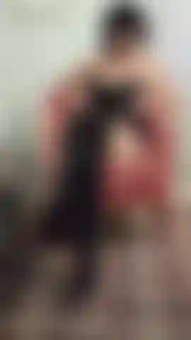 Botas de saten y nylon puta coño empujador follando puta jugosa.