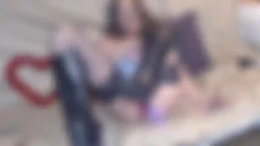 Empapando mis bragas.