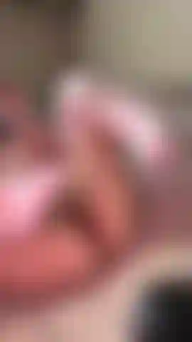 Me corro el coño y el culo con un consolador.