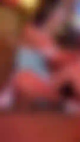 Estaba leyendo literatura erótica y me emocioné tanto que tuve que usar mi juguete favorito hasta tener un buen orgasmo!