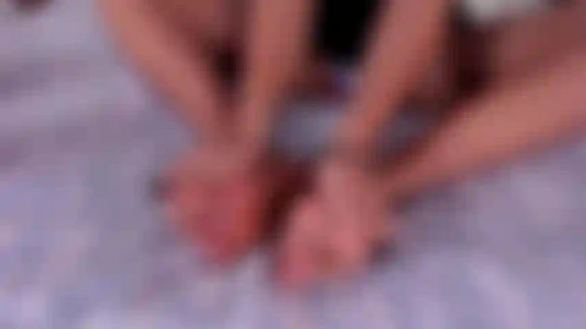 Masajeándome los pies!