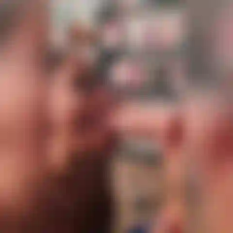 Cum mira cómo me hacen un facial con mi juguete chorreante.