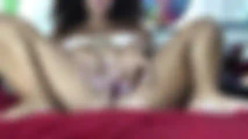 Mira como me follo a mi juguete de cristal.