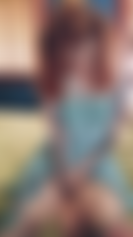 Vestido azul coletas 2022 video pelirroja pálida tatuada alt girl con coletas vestido azul masturbándose con vibrador y estimulador de clítoris.