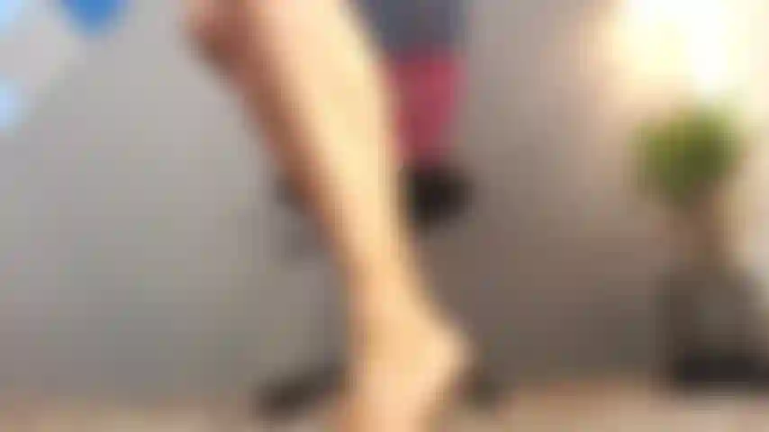 Mis pies bailan al ritmo de la música.