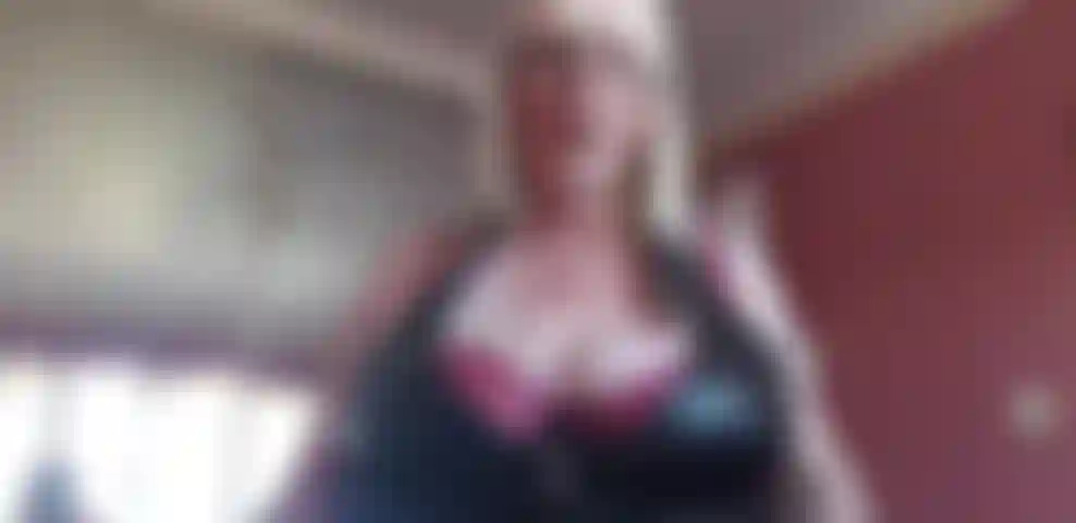 Necesito que me ayudes a que me follen el culo virgen... Por favor.