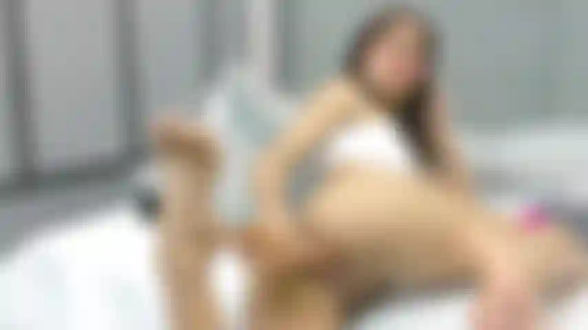 se masturba sola en show anal