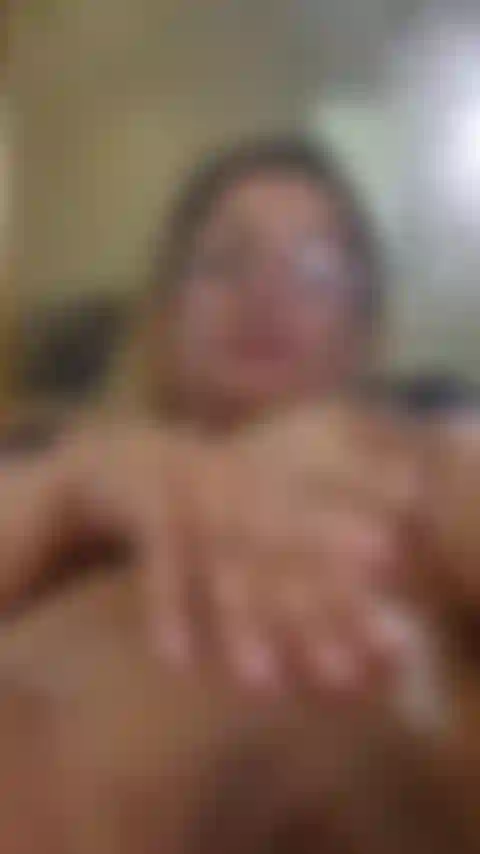 Chorro masivo mientras ruega por tu semen.