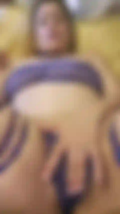 Rogando por ti. Horneada y lista dame te corres por favor.