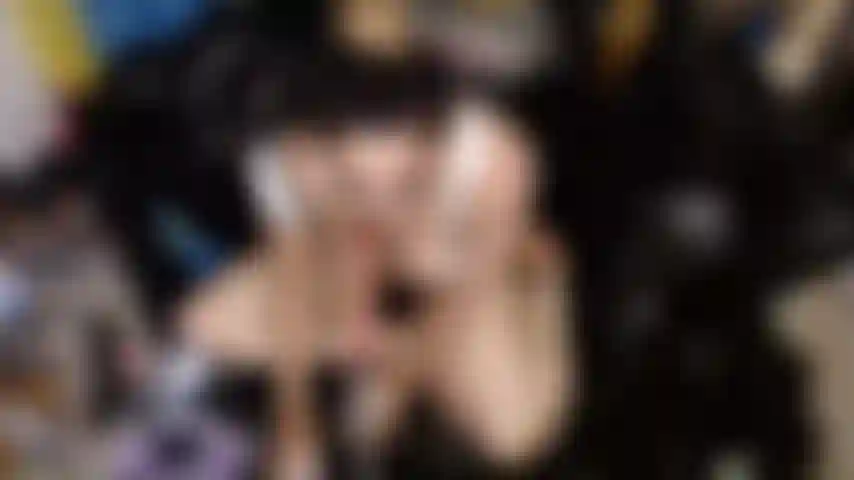 Controla a esta criada traviesa y hazme crema por la espalda.