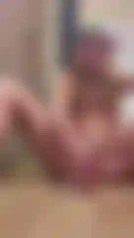 Saqué uno de mis juguetes favoritos para esta ocasión, mucho tease, energía juguetona y un show hecho especialmente para mis vips.