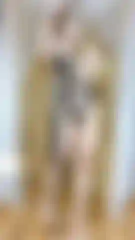 Diez minutos de joi! Rogando mucho por tu semen, provocando con mis grandes tetas naturales y mostrando todo mi cuerpo. Te cuento mientras descargas tu carga sobre mis suaves tetas.