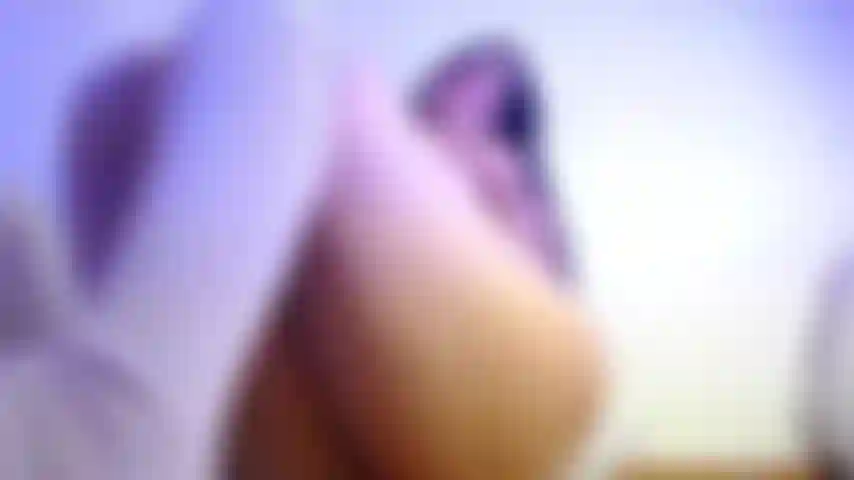 Fuerte masturbación y sensualidad.