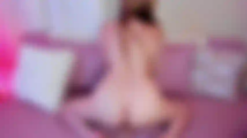 Cabalgo la polla hasta correrme.