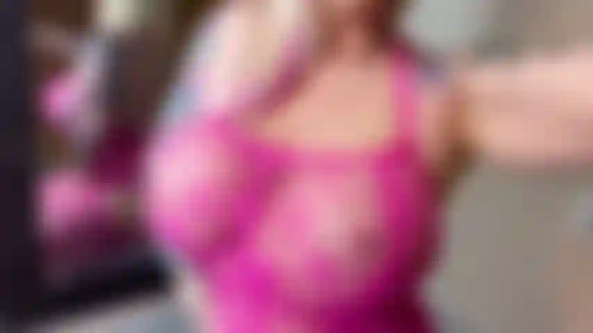 Masturbación dura/caliente y muy húmeda con dedos y juguetes en el suelo.