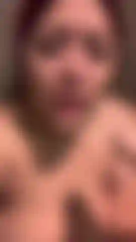 Te chupo la polla en la ducha.