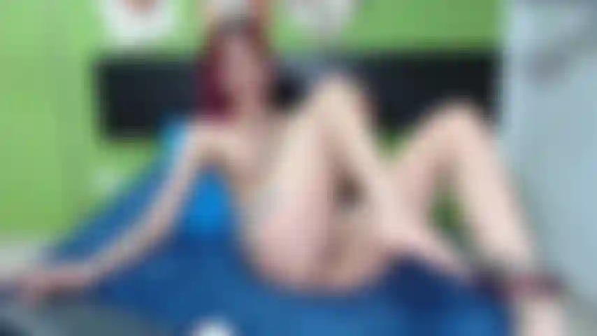 Mira mi fantástico cuerpo, mis pechos espectaculares. Me masturbo para ti.