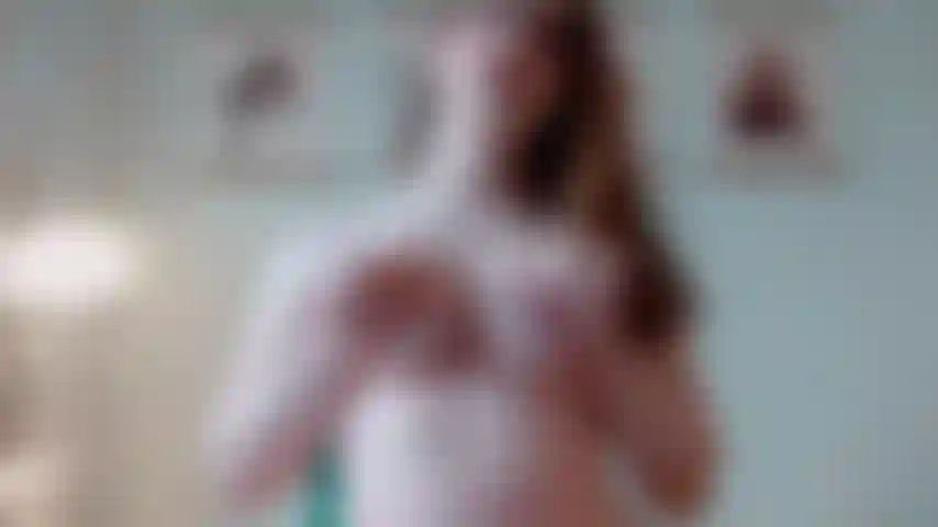 Gordita se pajea y se corre fuerte.