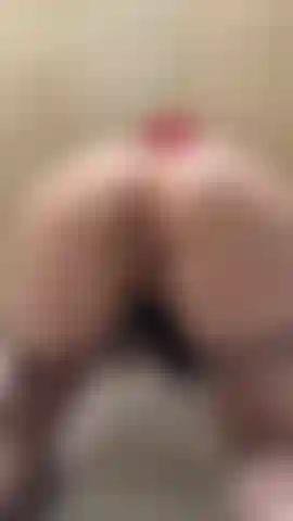 Primer anal! Mira cómo me reviento el culo!