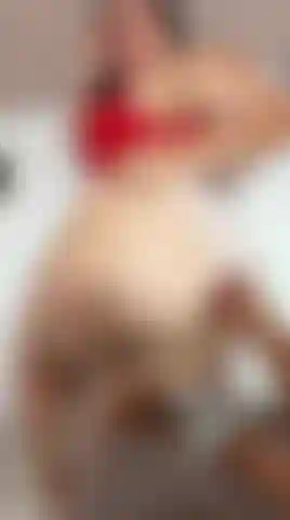 Ella está dormida, se pone muy cachonda, quiero penetrarla.