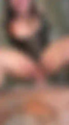 caliente por que mi vecino me pone muy cachonda