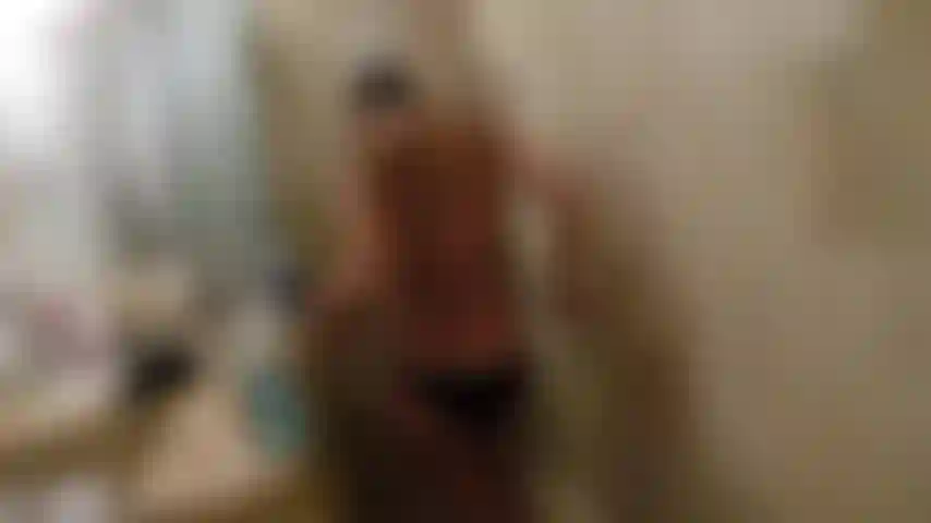 Una buena ducha despues de un dia de playa felicidad.