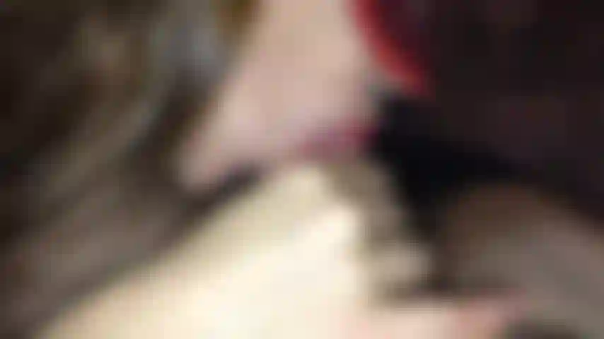 Mamada/pipa semen en la boca. Lo chupo con avidez y tomo su semen por toda mi boca y lo dejo fluir por todos lados tarareando demasiado bien. Corrida oral.