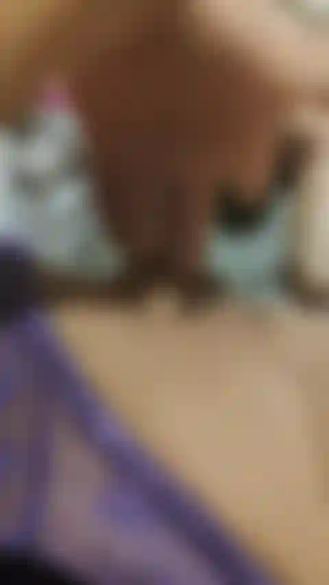 Me toco el coño y me puño con todos los dedos.