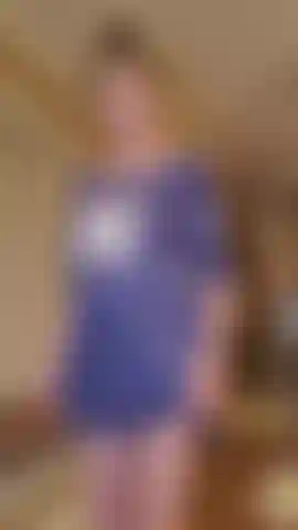 8 Embarazada de meses desnudándome para bañarme desnuda.