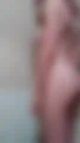 18 Años lucy - cuerpo desnudo pre ducha.