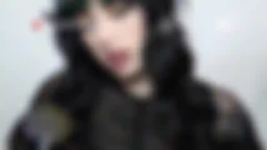 Angel se amordaza y se folla sola.