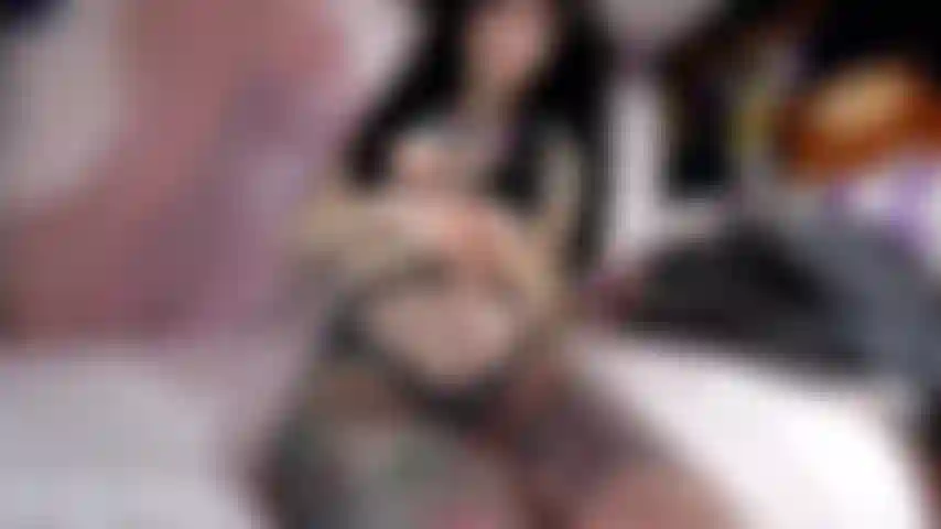 Cabalgándote en medias de rejilla.