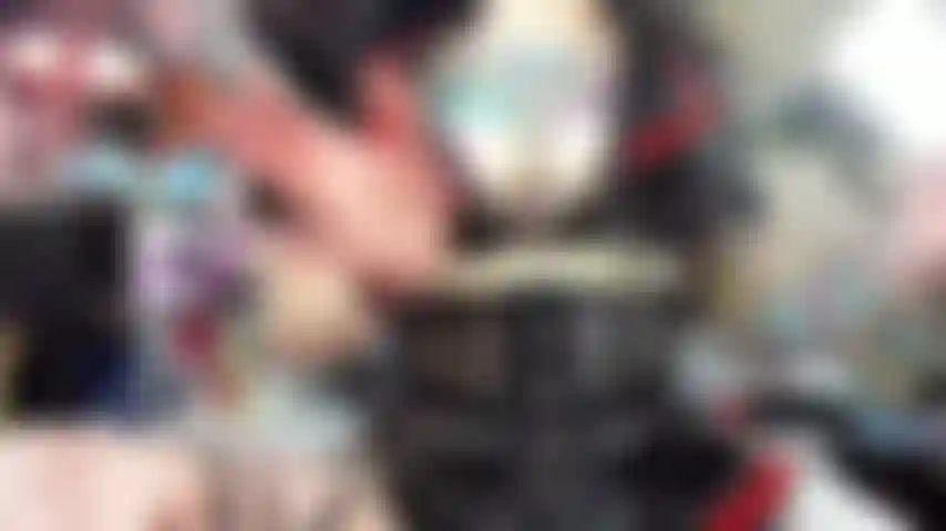 Cucking y juego en jaula.