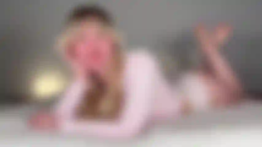 ¡Eres un perdedor! - ¡Eres un completo perdedor! ¡Siempre lo has sido y siempre lo serás! ¡Te has pasado toda tu vida adulta babeando por chicas hot de internet que están muuucho más allá de tu alcance!! Pero quedaron atrás los días en que eras un perdedor solitario sin propósito. Ver este clip te transformará ~ de ser un perdedor cualquiera a ser ¡mi perdedor!! ¡Y eso lo cambia todo!!