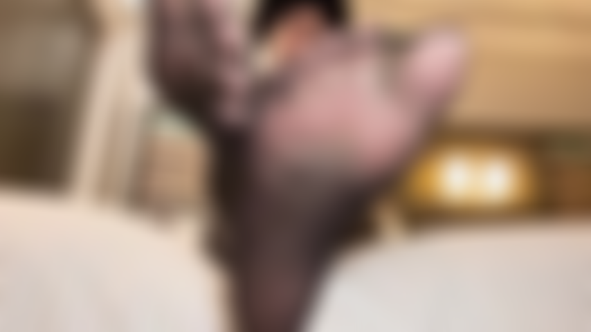 Adoración de pies de giganta.