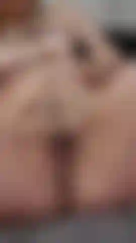 le mie dita tutte bagnate, il mio succo che cola , inizia a godere con me